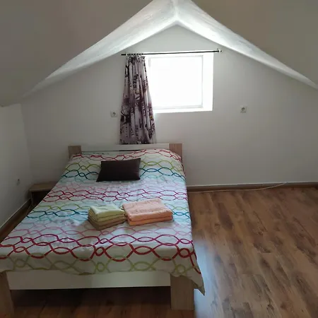 Dejan Apartment4-top Centar Apartmán *